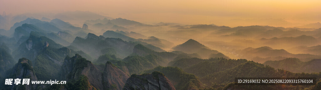 壮丽山峦日出美景