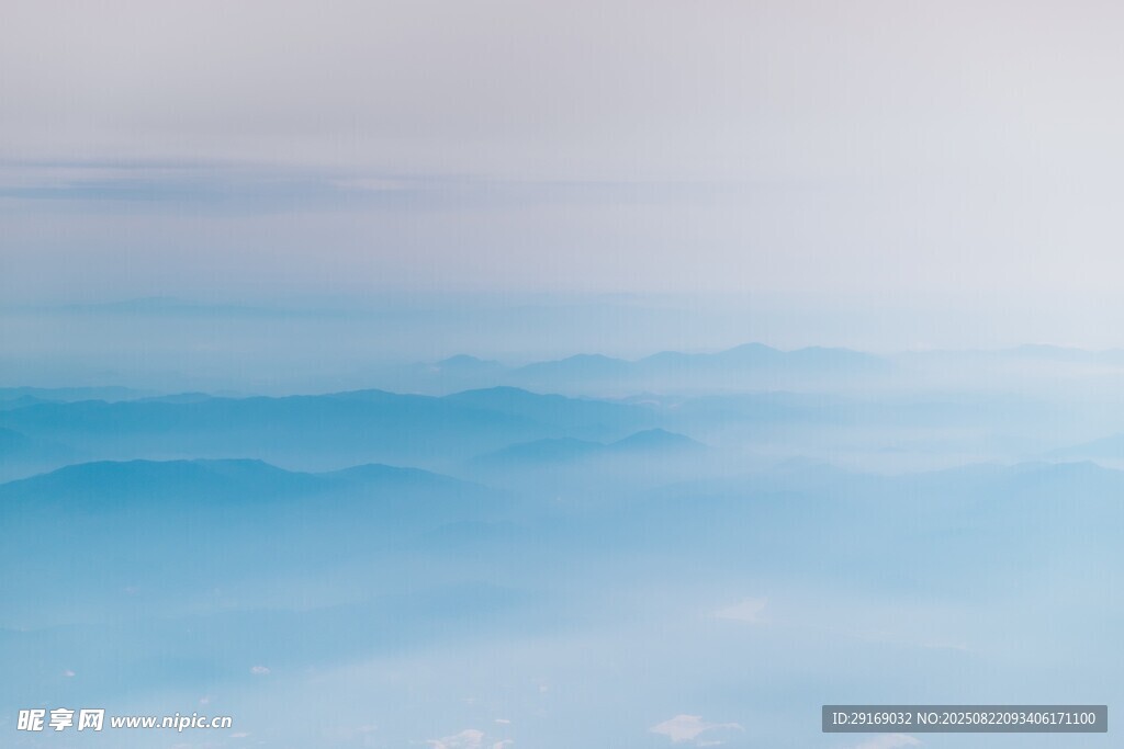 梦幻蓝色天空背景图