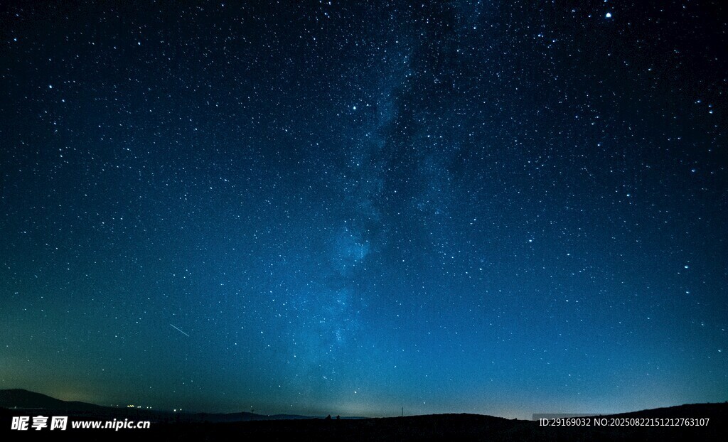 璀璨夜空下的壮丽星河