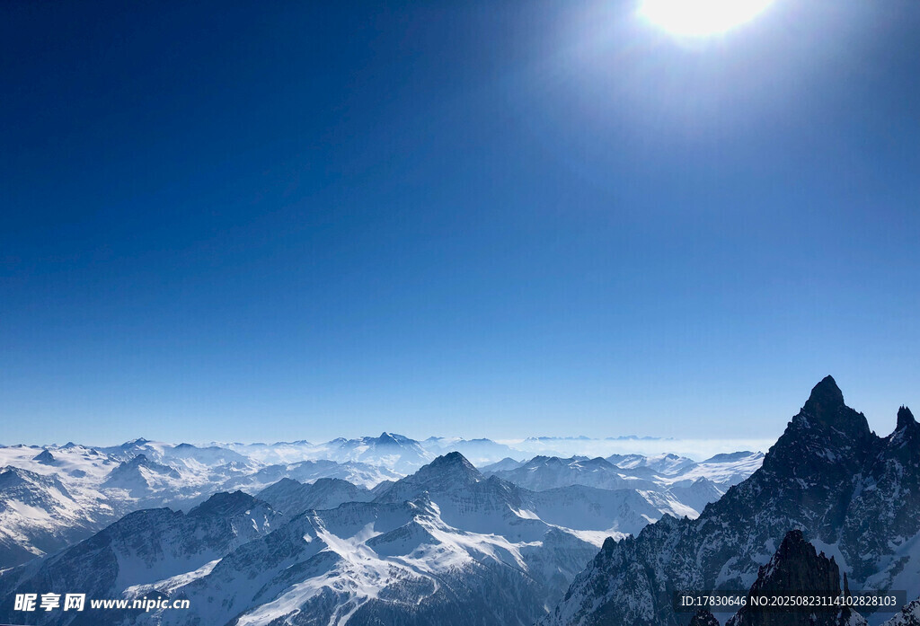 雪山之巅的壮丽景致