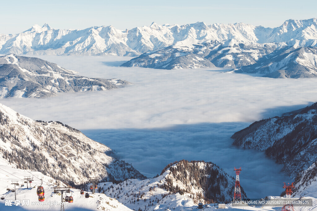 雪山云海壮丽冬日景观