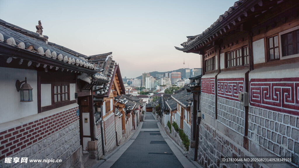 古巷中的传统中式建筑