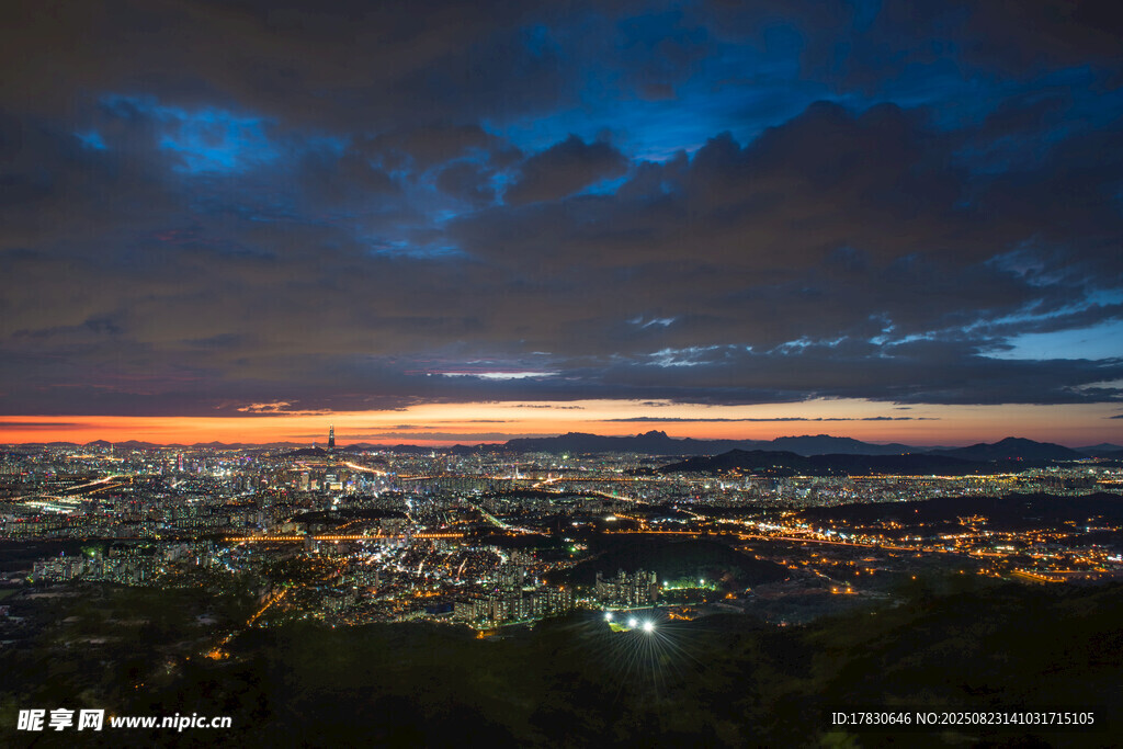 城市夜景黄昏绚丽天际线