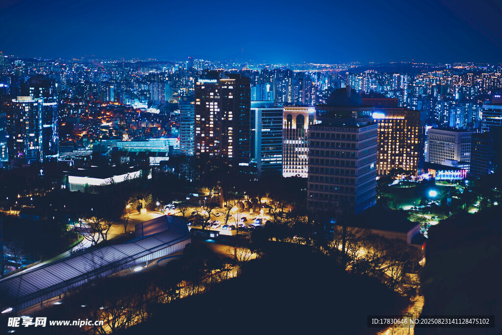 城市璀璨夜景俯瞰图