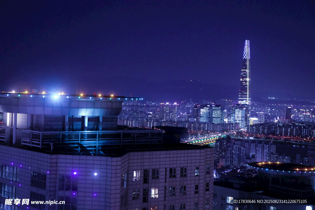 城市璀璨夜景俯瞰图
