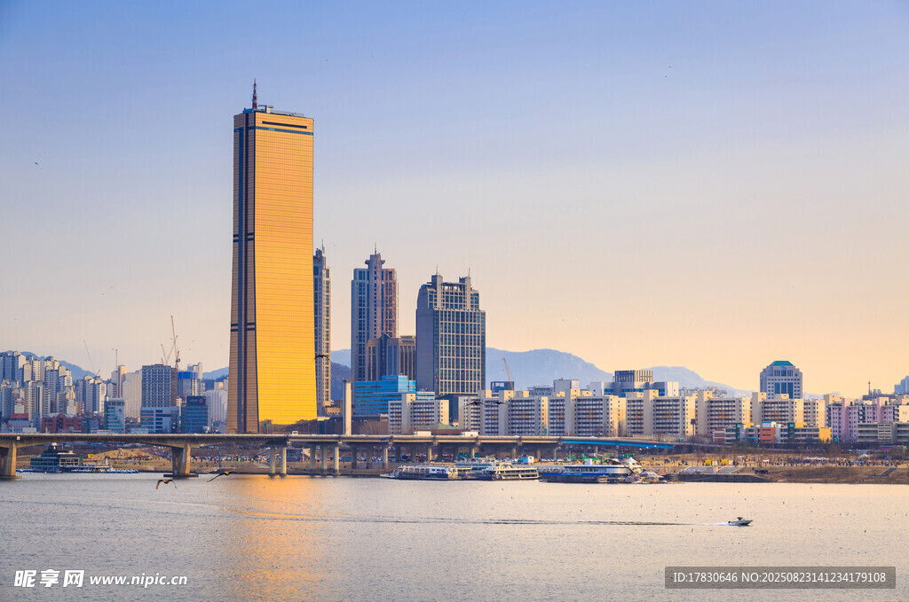 海滨城市高楼壮丽景观