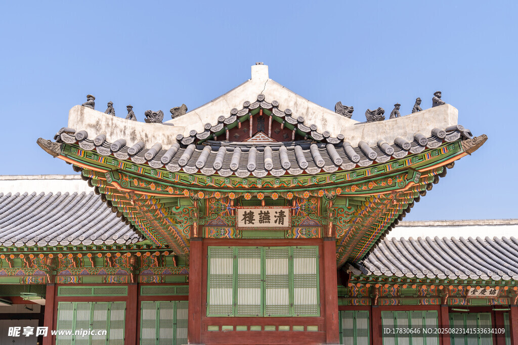 传统韩式古建筑屋顶特写