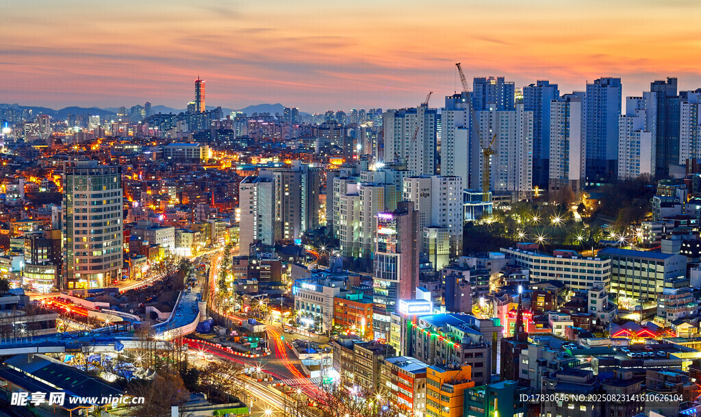 城市黄昏夜景璀璨灯火