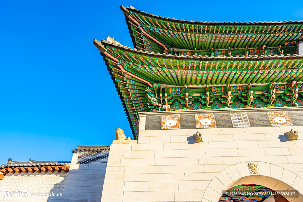 中式古建筑屋顶一角