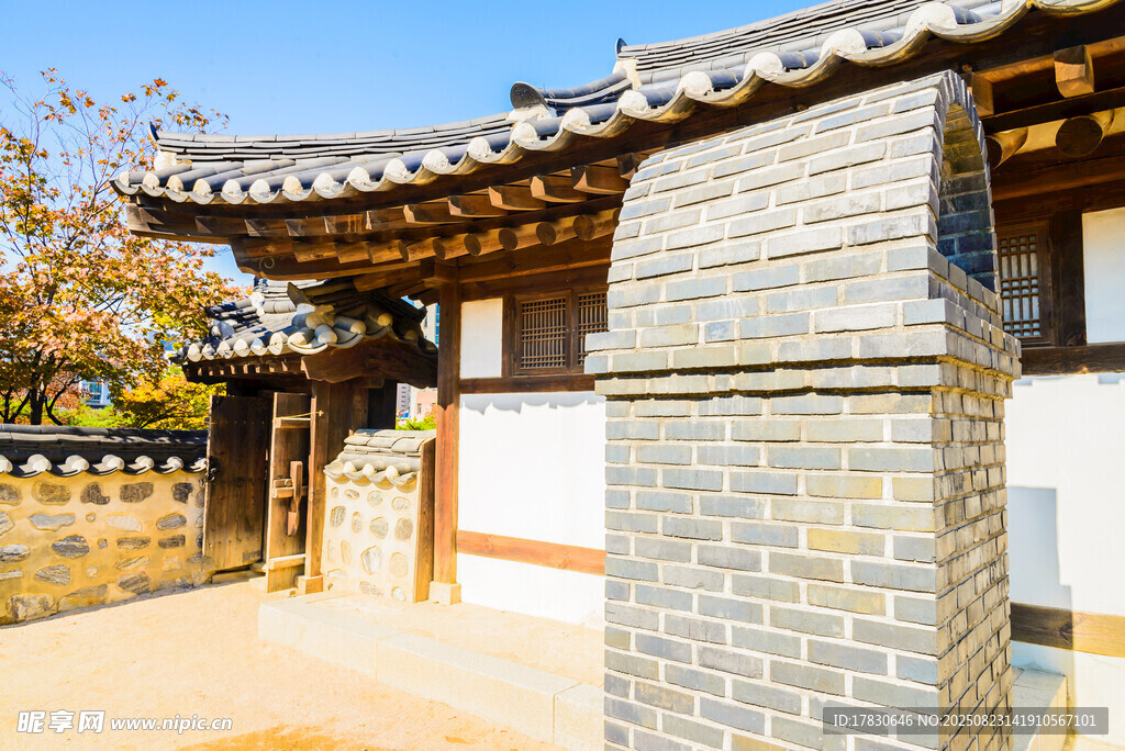 传统韩式建筑庭院一角