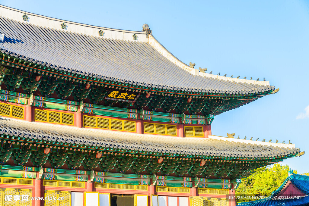 韩国传统宫殿建筑一角