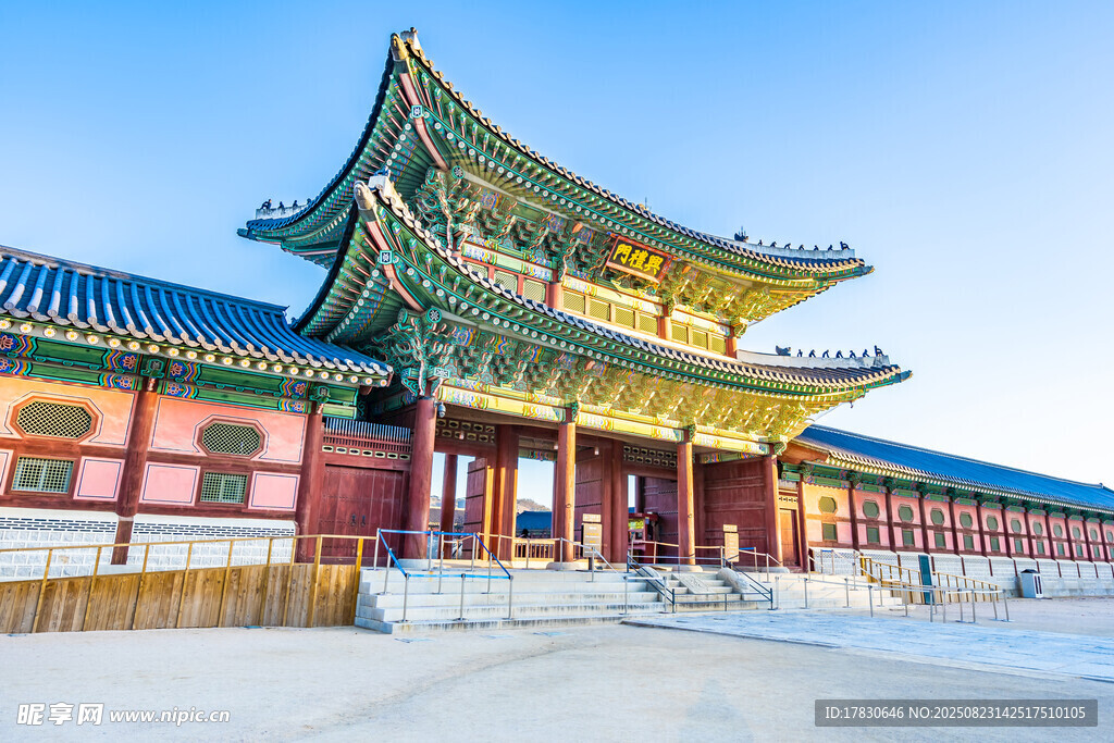 韩国传统宫殿建筑一角