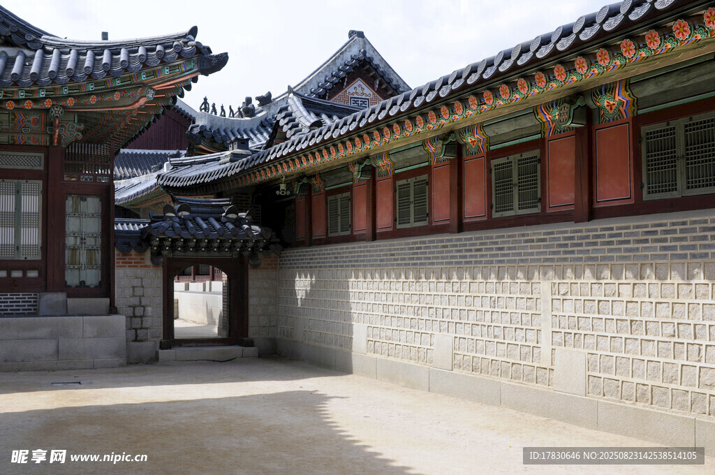 韩国传统建筑庭院一角