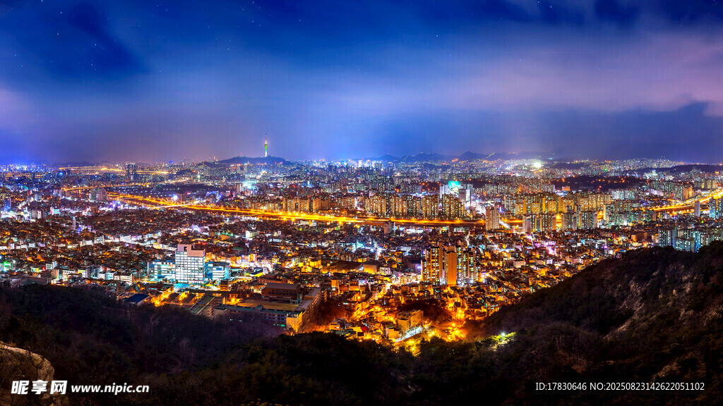 城市璀璨夜景俯瞰图