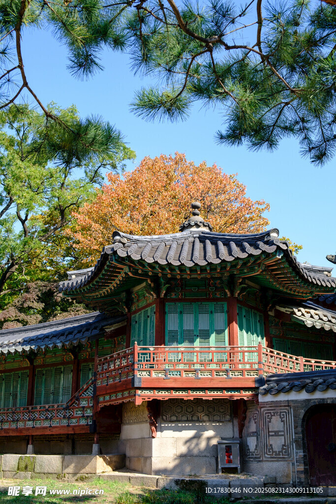 传统韩式古建筑风景