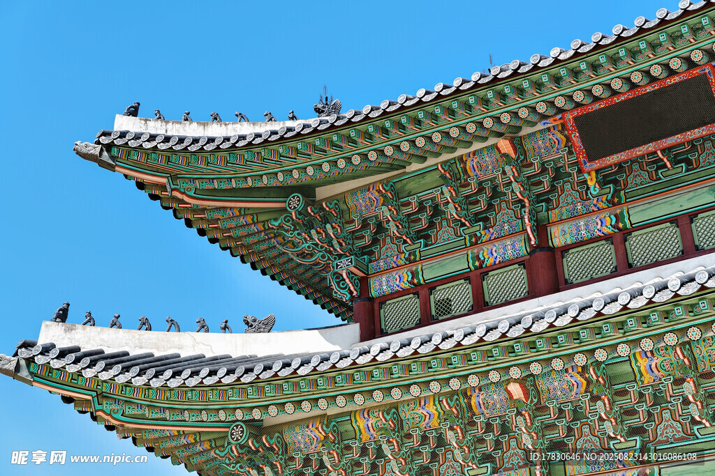 传统中式古建筑屋檐一角