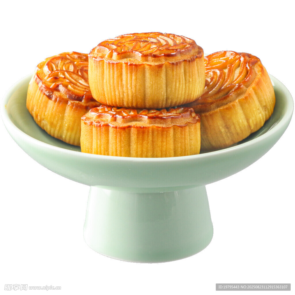 传统美味月饼摆于盘中