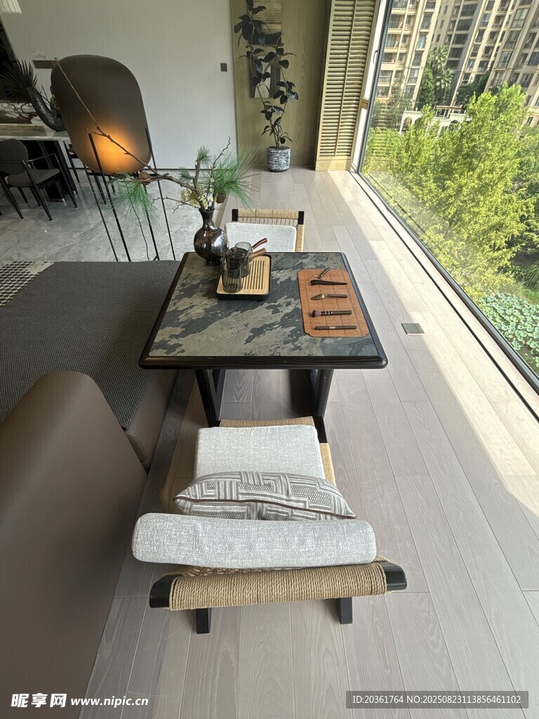 现代简约风阳台休闲一角
