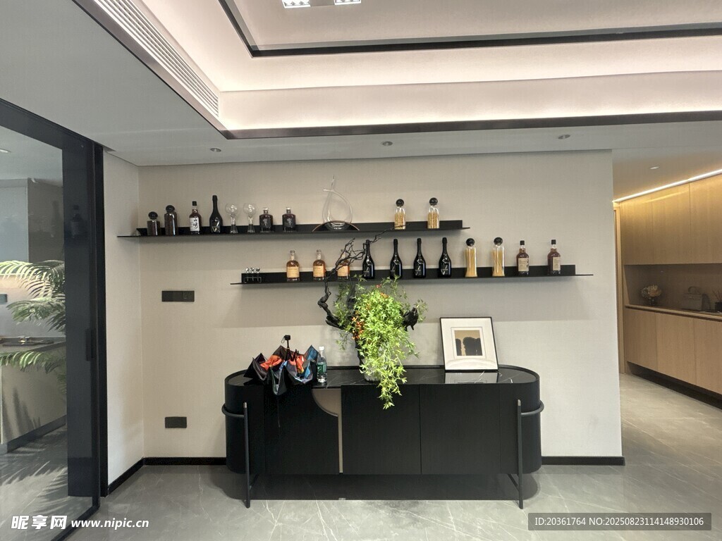 现代简约风酒品展示空间
