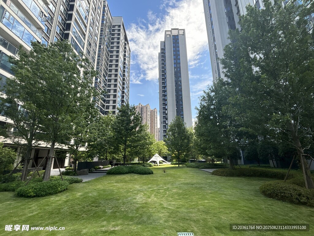 都市中的绿意庭院空间