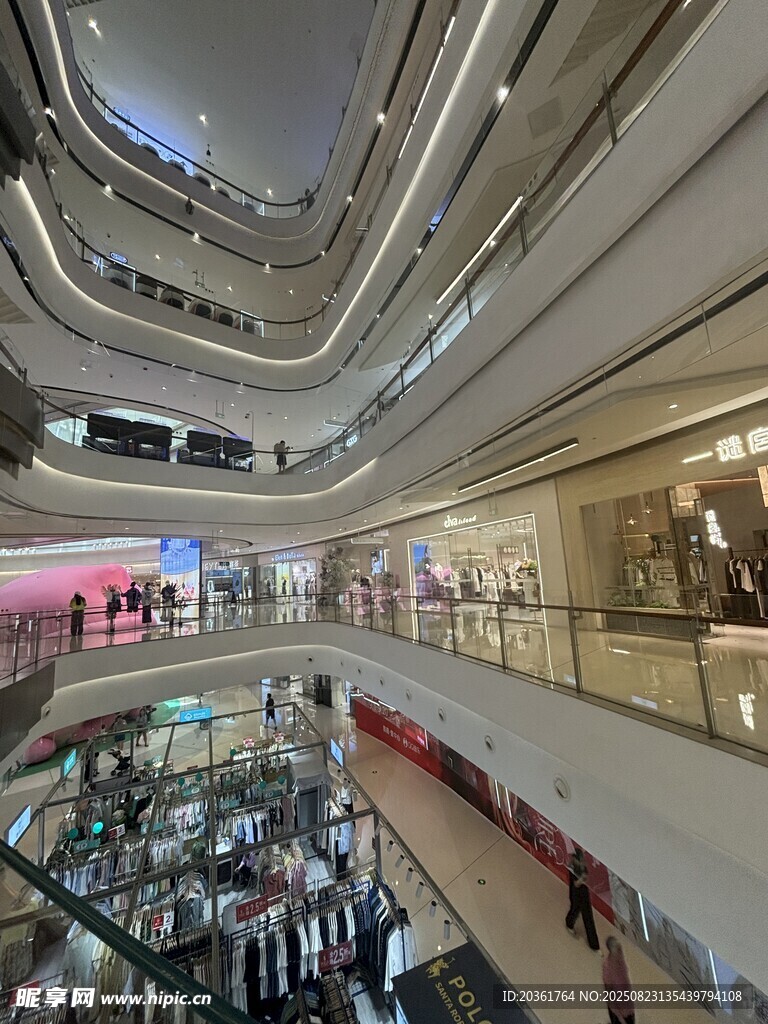现代时尚商场内部景观