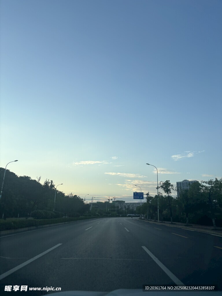 公路行驶风景