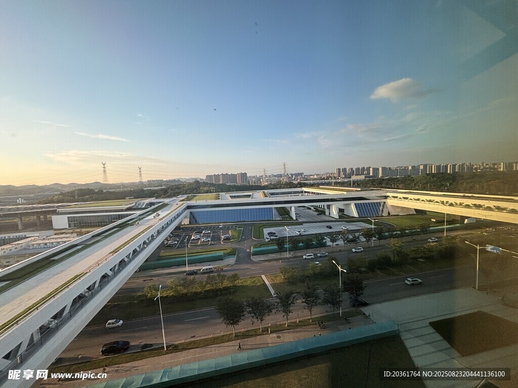 城市高架桥傍晚美丽景象