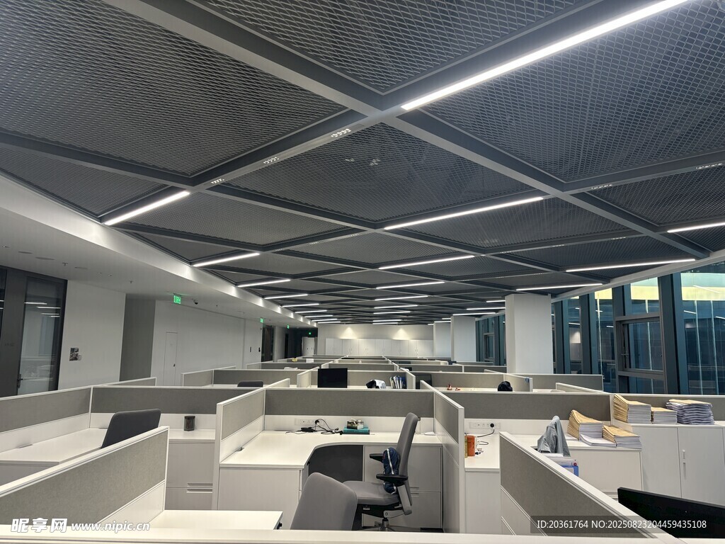 现代开放式办公空间场景
