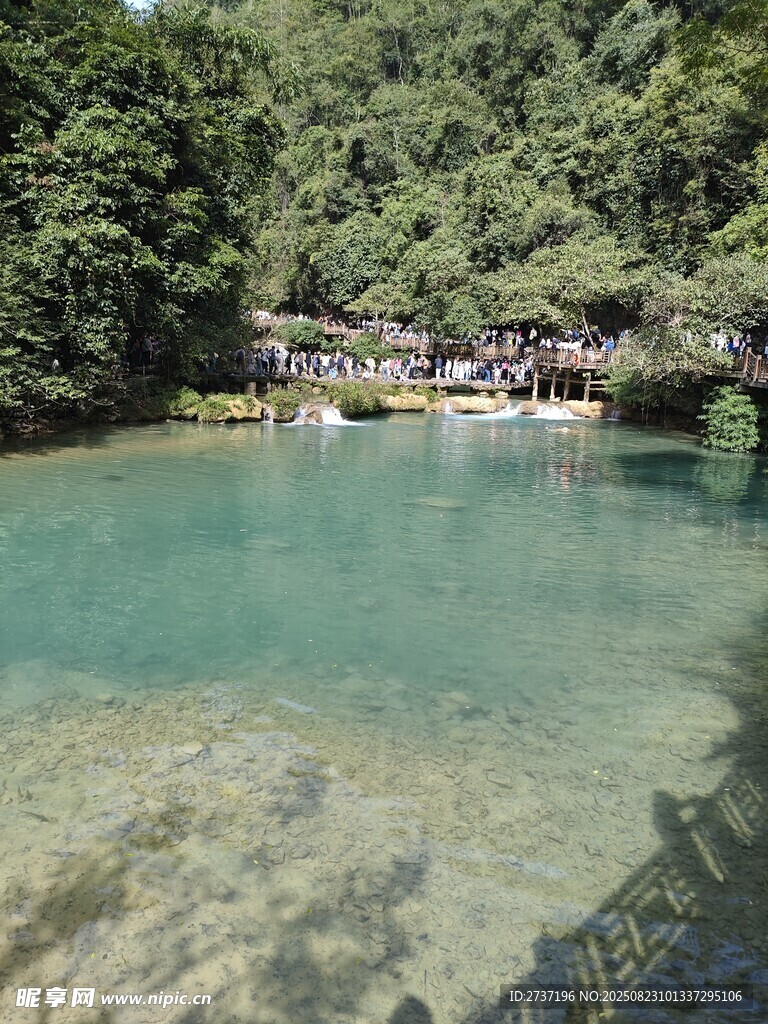 青山环抱