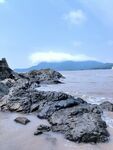 海边嶙峋礁石与壮阔海景