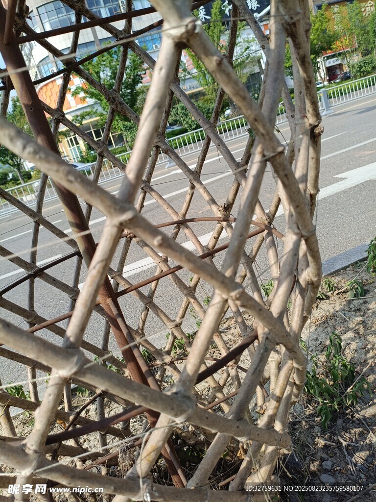 竹编球形艺术装置