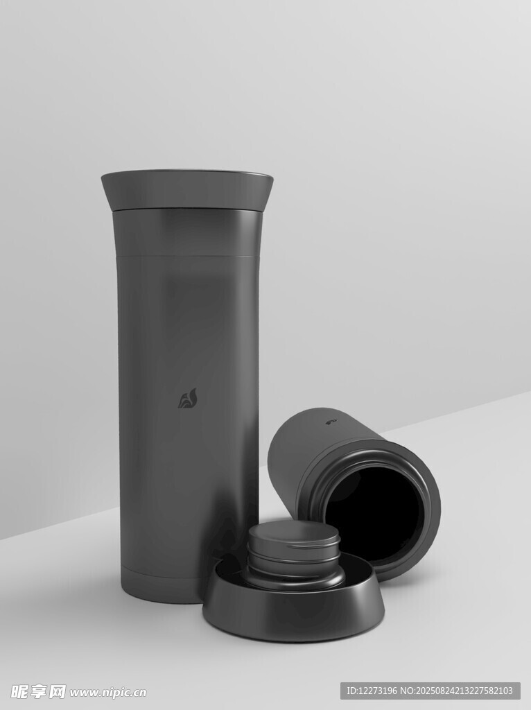 黑色管状容器与盖子特写