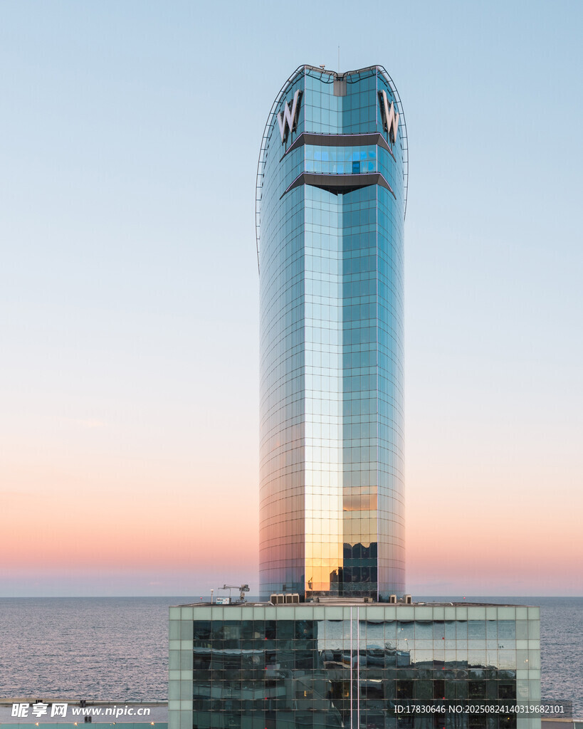 海滨摩天大楼夕阳美景