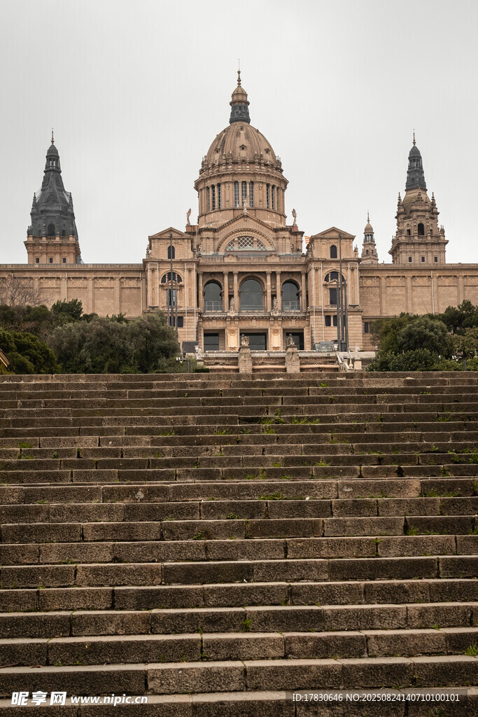 巴塞罗那国家宫前阶梯景观