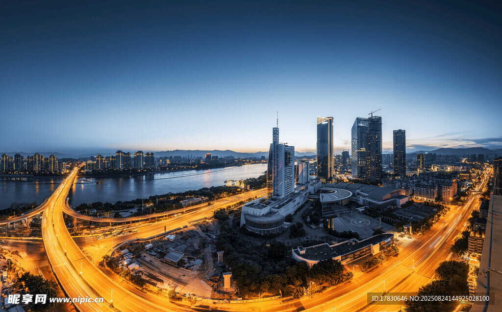 城市璀璨夜景车流光影