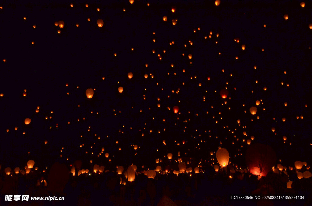 夜空飘满绚烂孔明灯