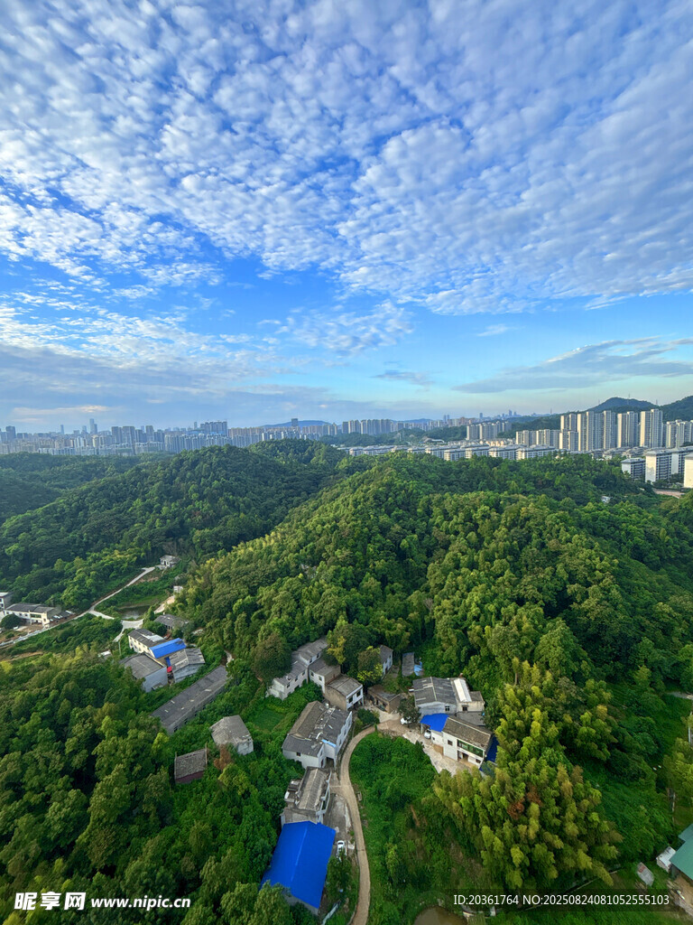 山林间的美丽自然景致