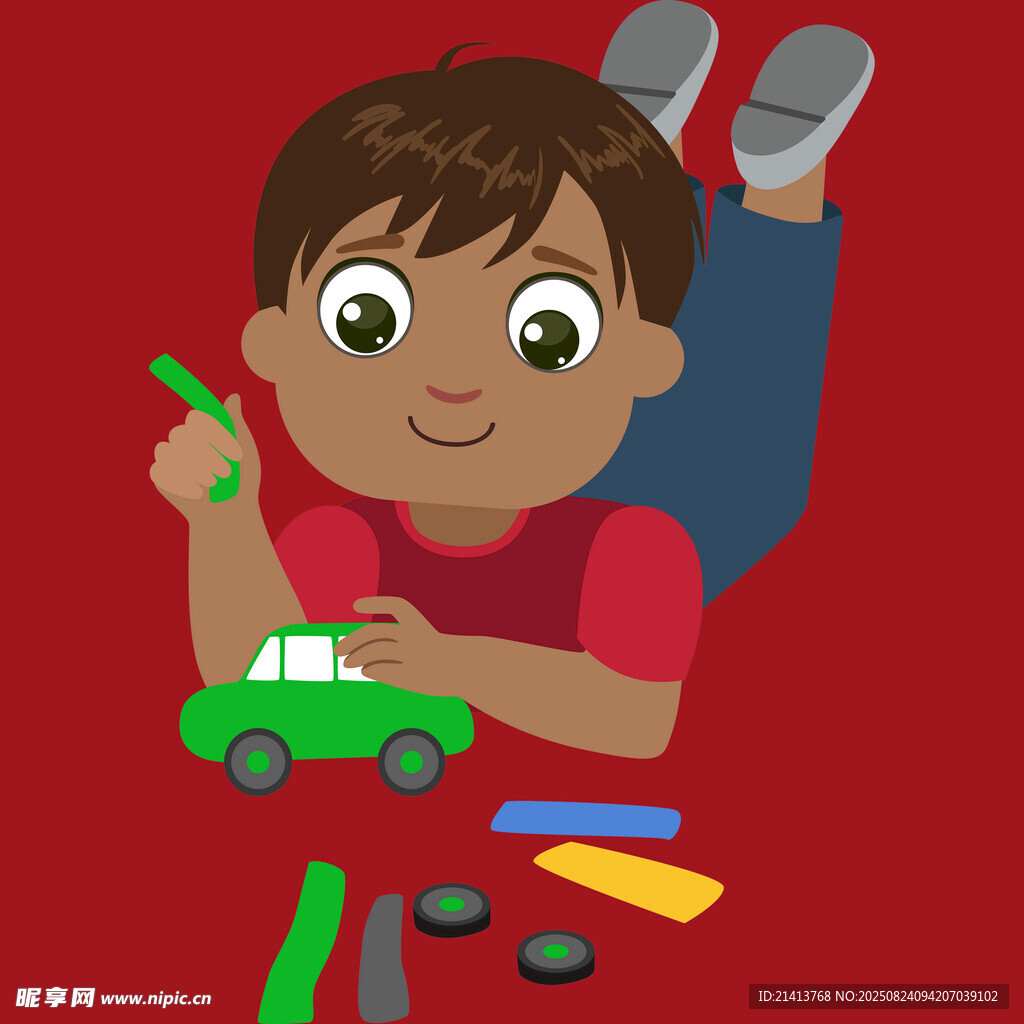 小男孩开心玩玩具车