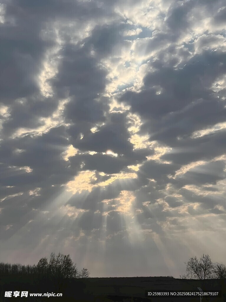 日出光芒