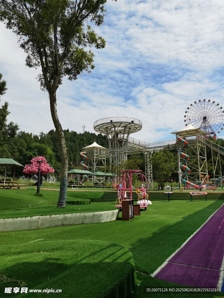 户外游乐园的美丽景致