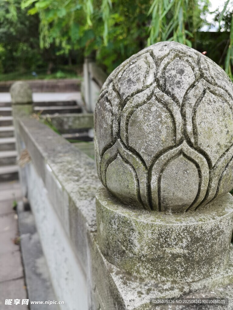 石制莲花柱头特写