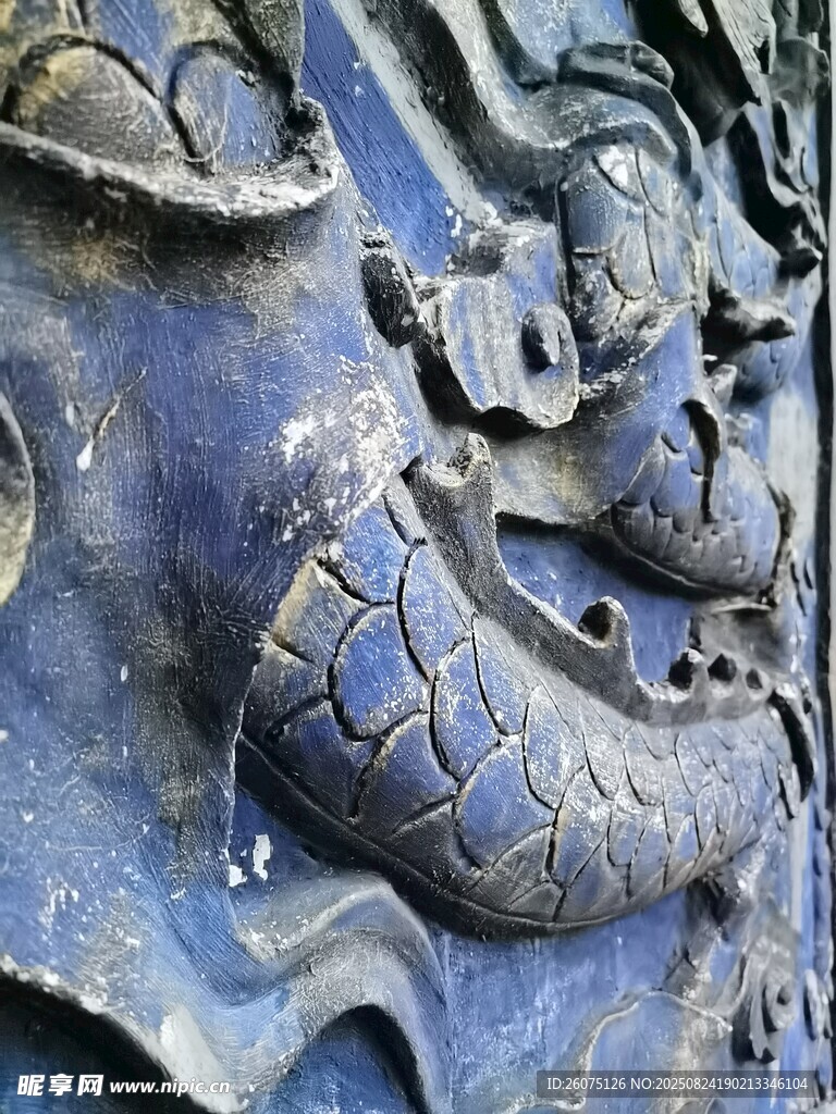 古老浮雕上的神秘龙纹