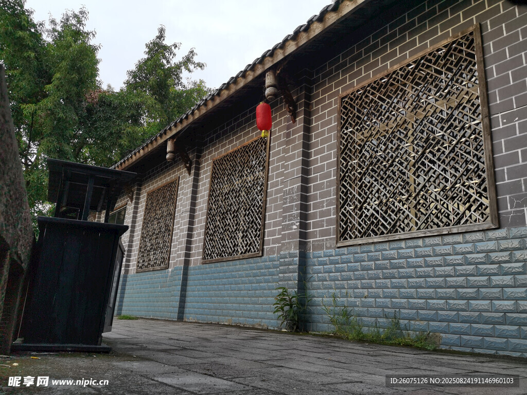 中式建筑外墙与镂空窗