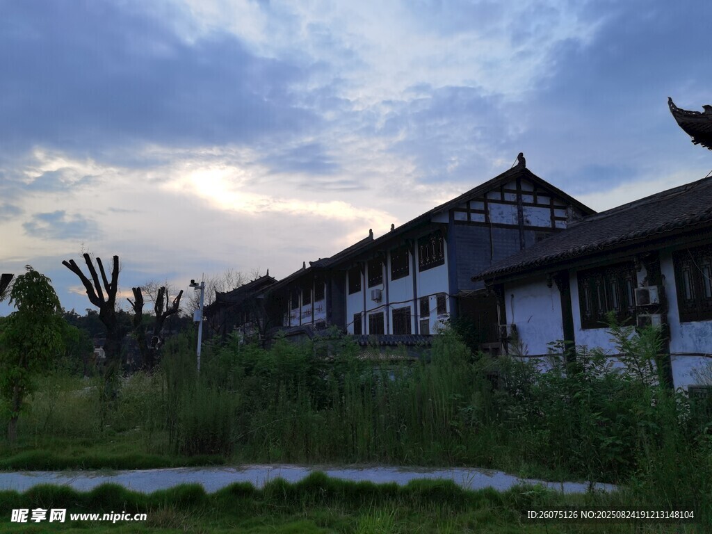 中式古建筑群的黄昏景致