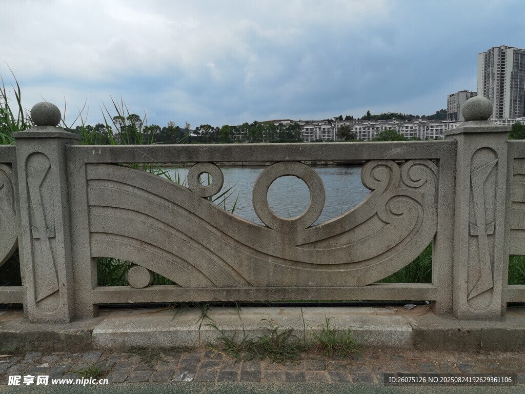 精美石雕护栏风景相伴