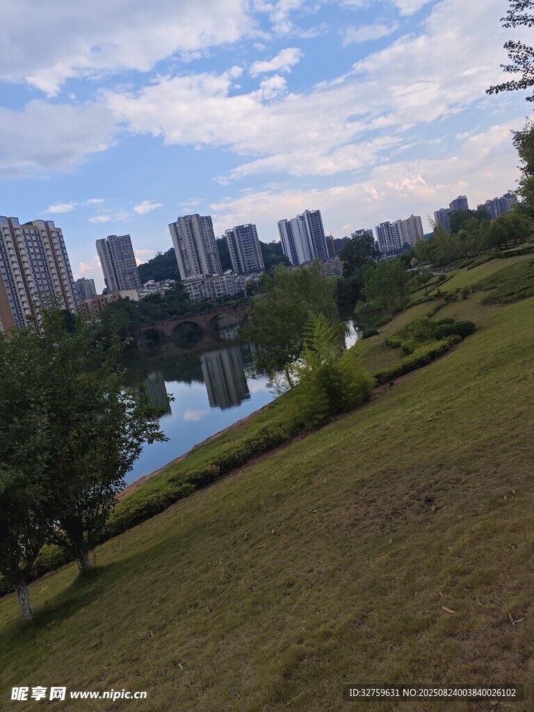 城市河畔风景