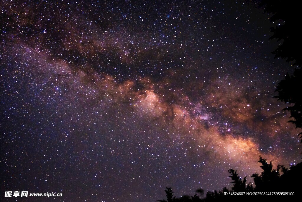 璀璨星空下的静谧夜色