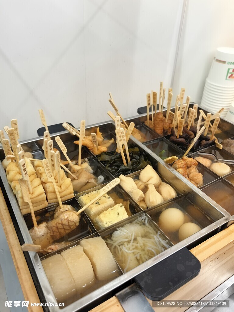 美味串串香多样食材诱人