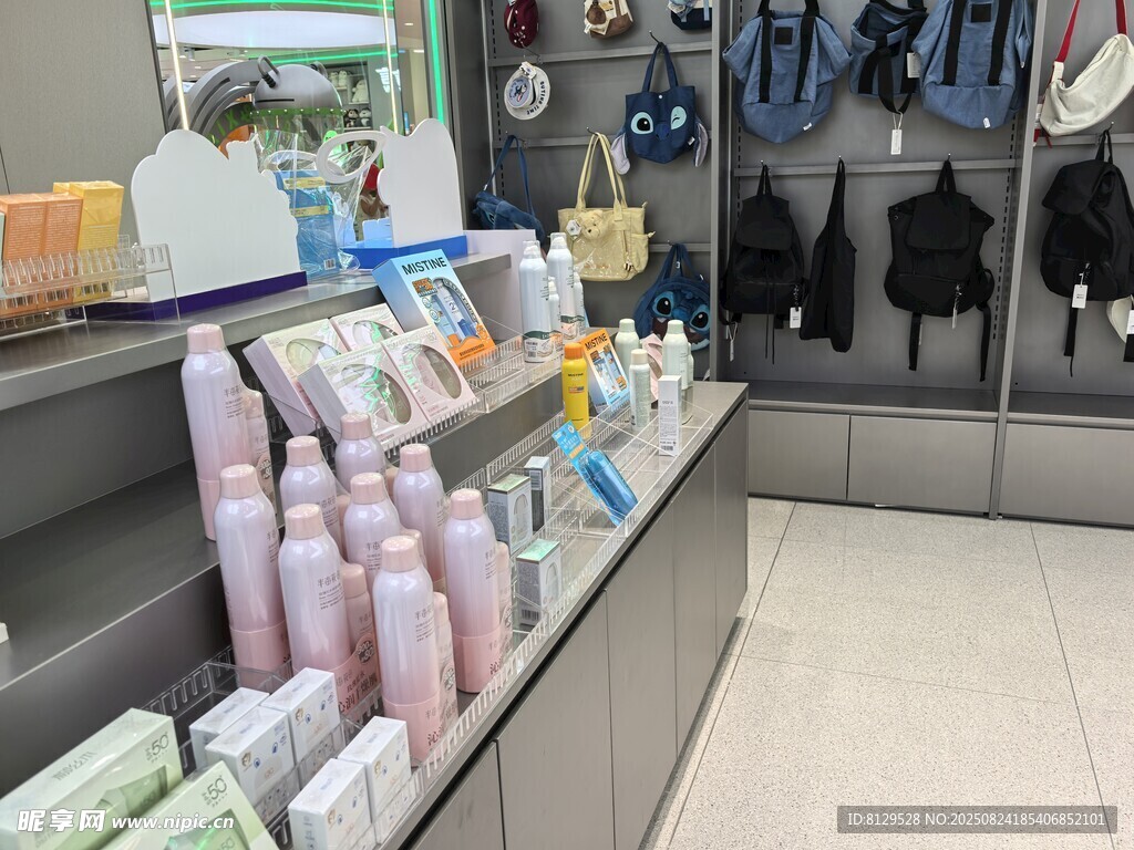 超市货架上的多样商品