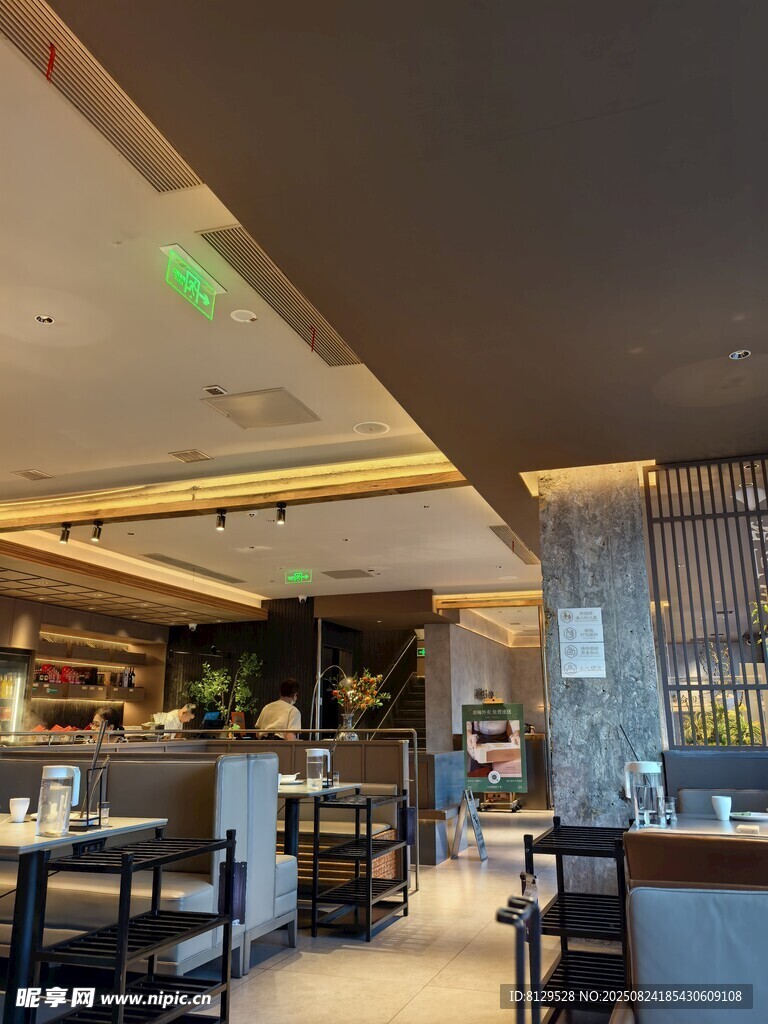 现代风格餐厅内部景象